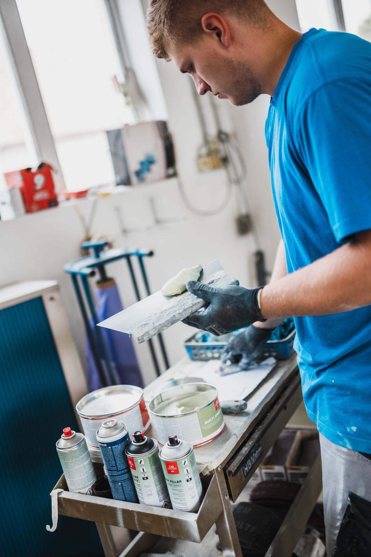 Martin Wagner bei der Arbeit in der Werkstatt